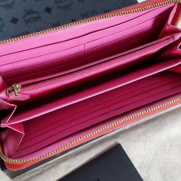 Mcm Wallet with detachable strap - Picture 6 of 11